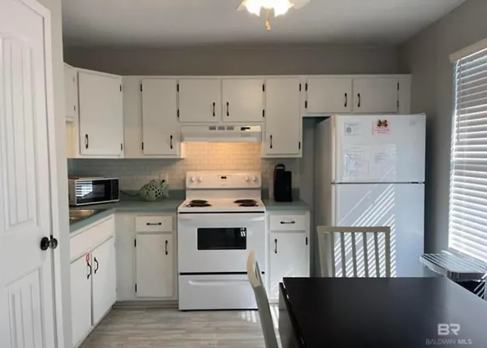 Pet Friendly Access Sleeps 6 Hangout Nearby Apartment *